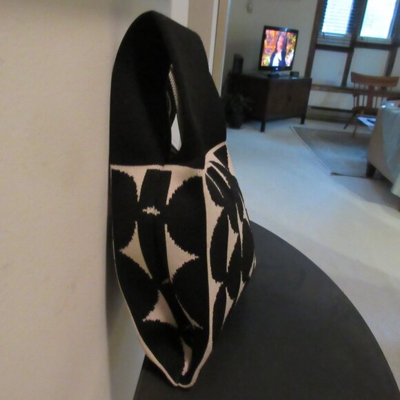 💕SALE - Unique Black & Cream Knit Tote Bag Shopper Bag 💕 - Picture 2 of 4
